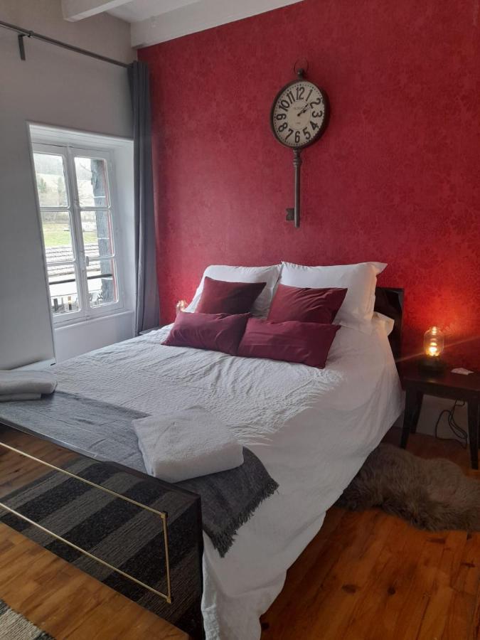 Les Roches Chambre D'Hotes Servant エクステリア 写真